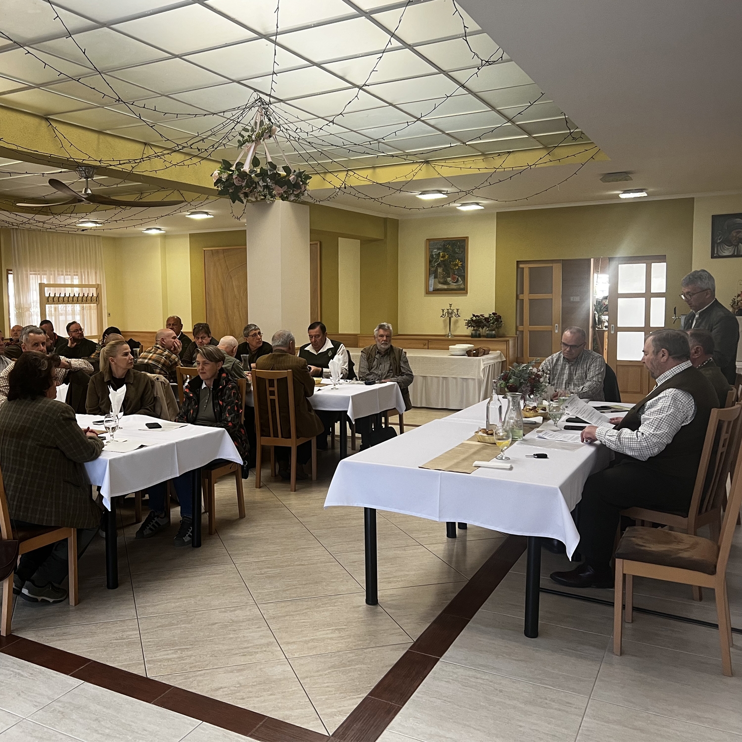 Kamarai k&uuml;ld&ouml;ttgyűl&eacute;s